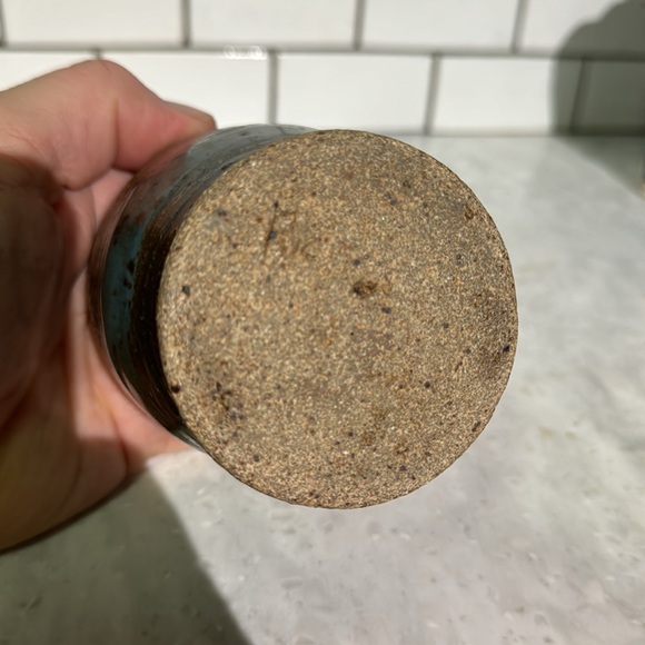 ONE OF A KIND HANDMADE CLAY POT! - Picture 4 of 4